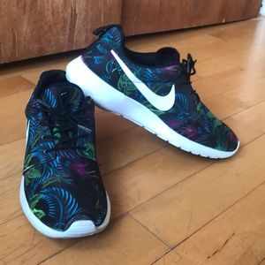 Floral Nike roshe